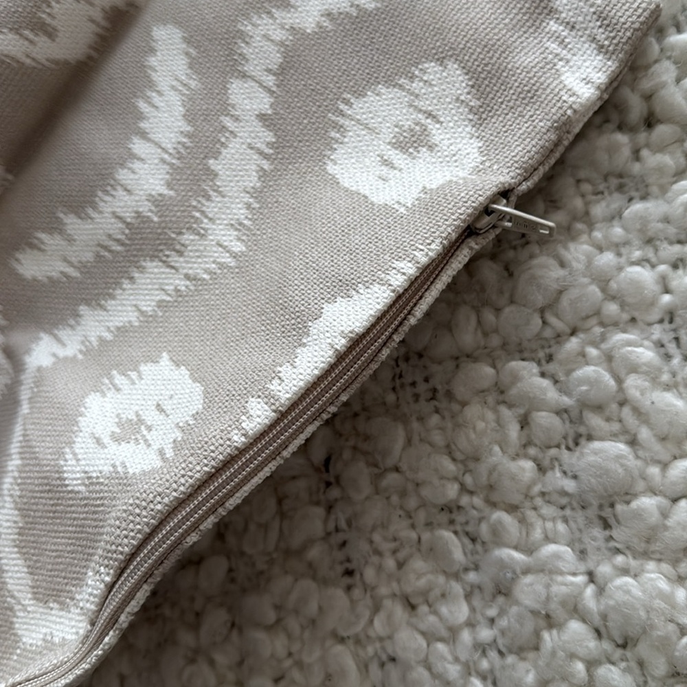 H&M | Patterned | Throw | Cushion Cover - Picture 7 of 11